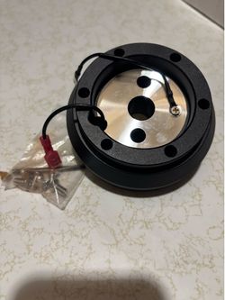 Steering wheel short hub adapter