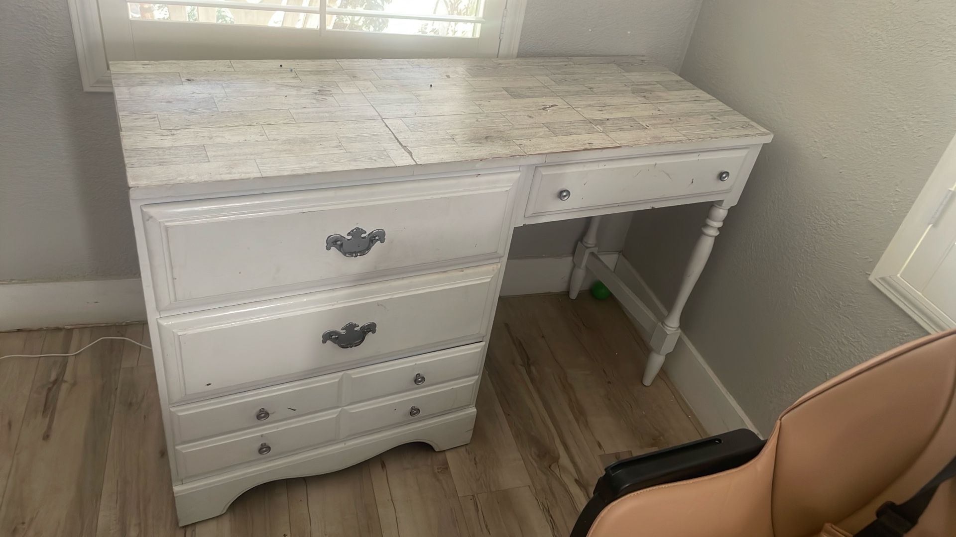 Desk $25