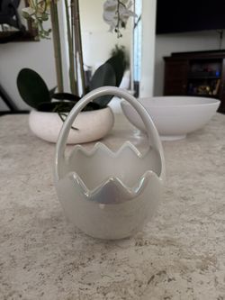 Decorative White Iridescent “broken Egg” Basket