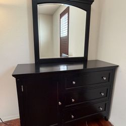 Dresser and Mirror Black Good Condition 