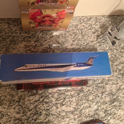 Embraer Model Airplane Kit ERJ-145 1/100 Scale Model