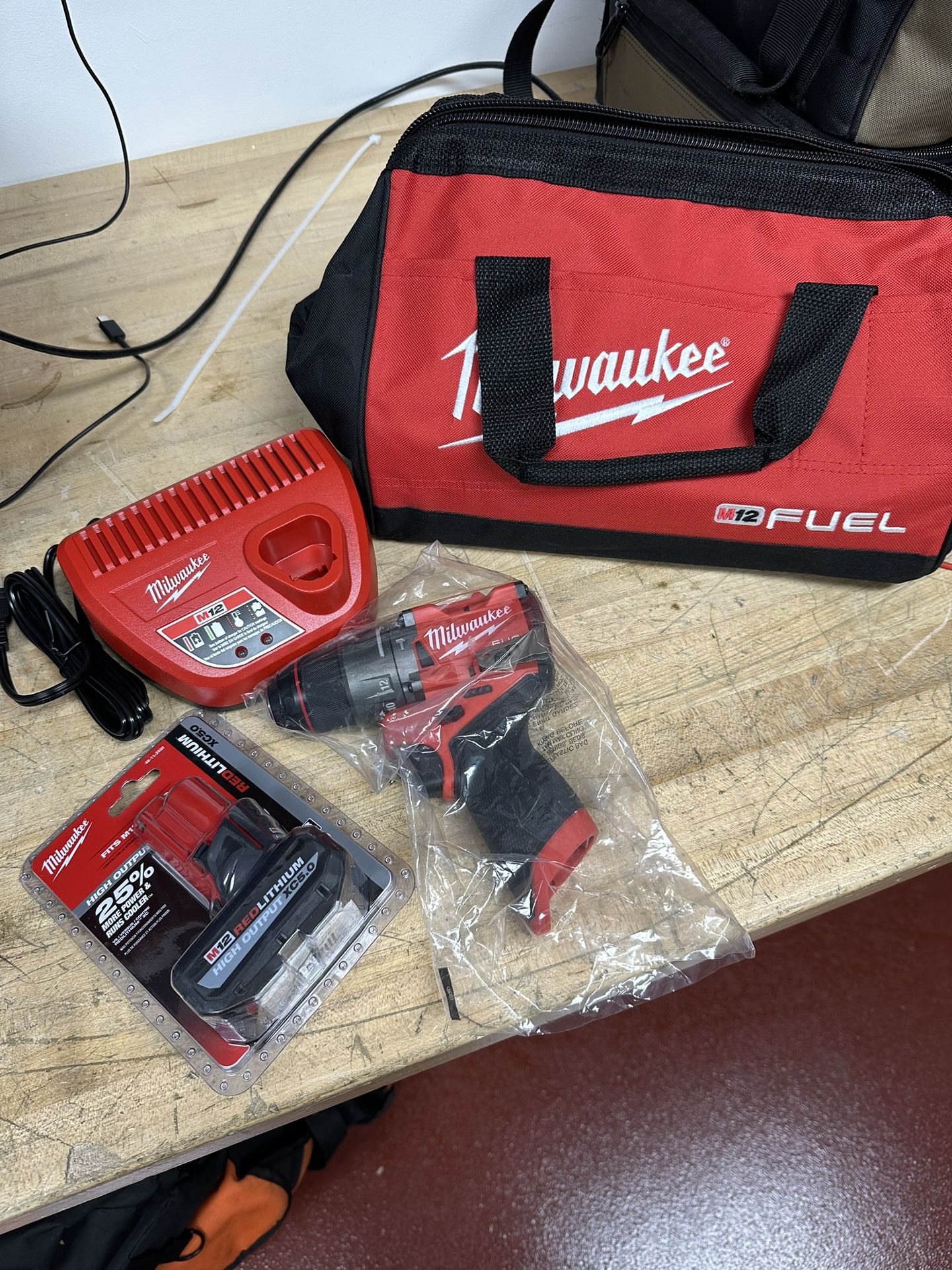 Milwaukee M12 Fuel Drill Kit W/ Battery And Charger