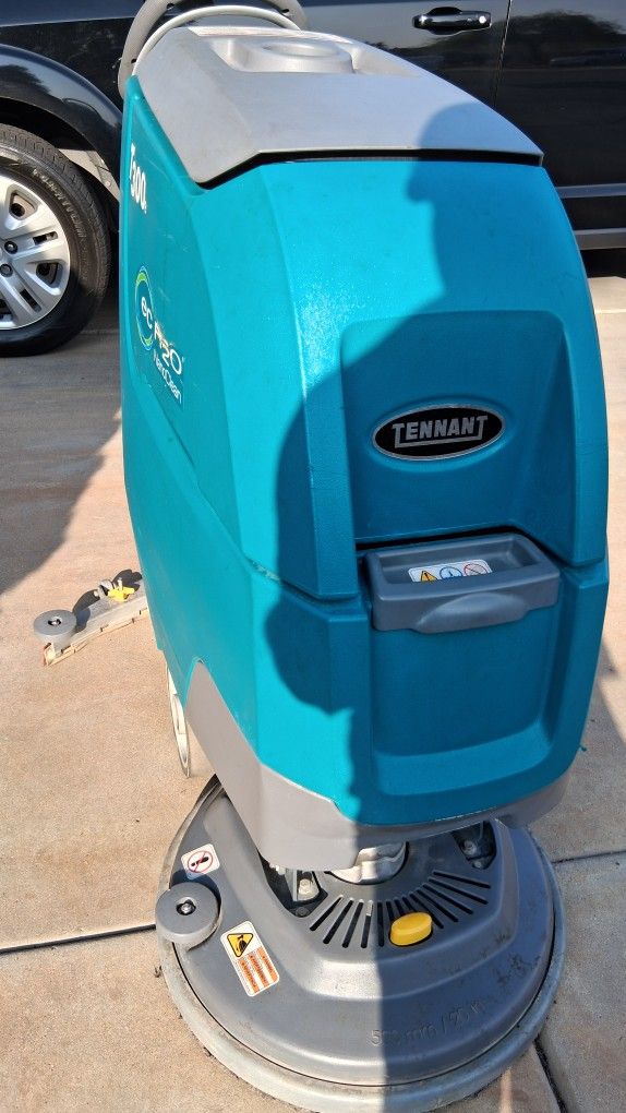 Tennant T300 FLOORS SCRUBBER