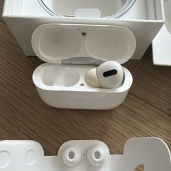 AirPods Pro (2nd Generation) – Fully Functional, Cosmetic Wear 