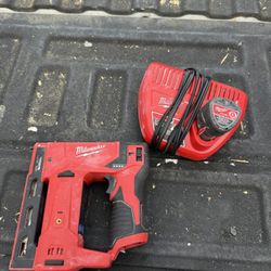 Milwaukee M12 3/8 Stapler 