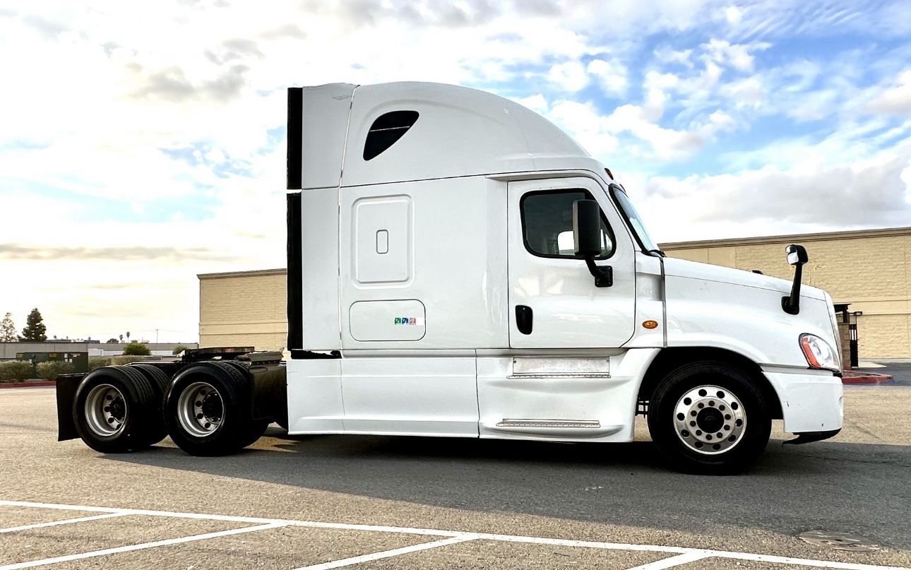 2016 Freightliner Cascadia Double Sleeper Kenworth Mac Volvo Big Rig 18