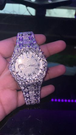 Moissanite watch with corns on face