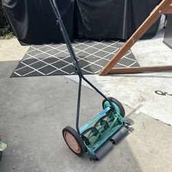 Scott’s Manual Walk Behind Push Reel Lawn Mower