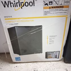 Whirlpool Mini Fridge / Freezer Mint Condition Unopened Box