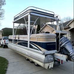 Bennington Pontoon Boat