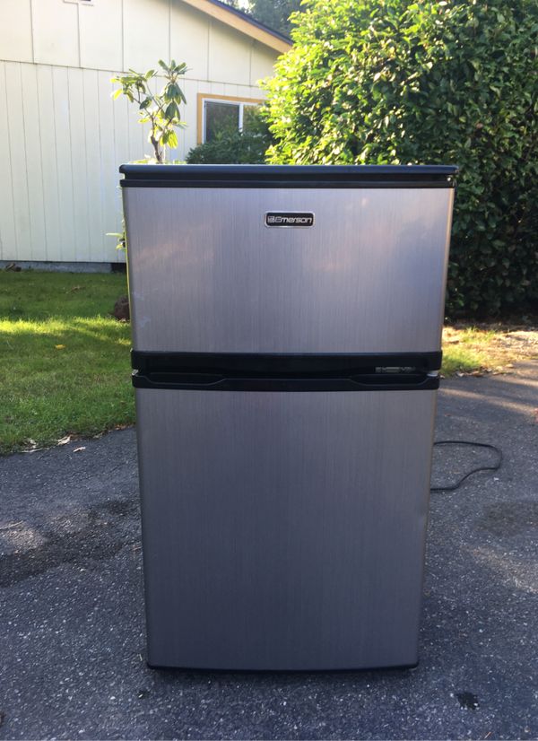 Working Emerson mini fridge with freezer. for Sale in WA OfferUp