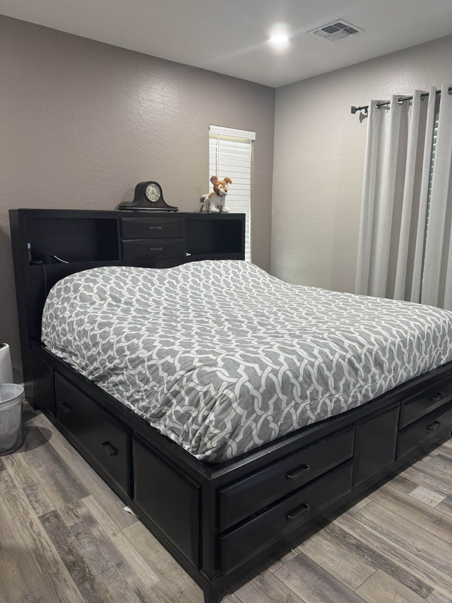 King Bed and Dresser- Pick Up Early Thursday 