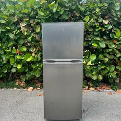 Mykes Finds: Farberware Refrigerator