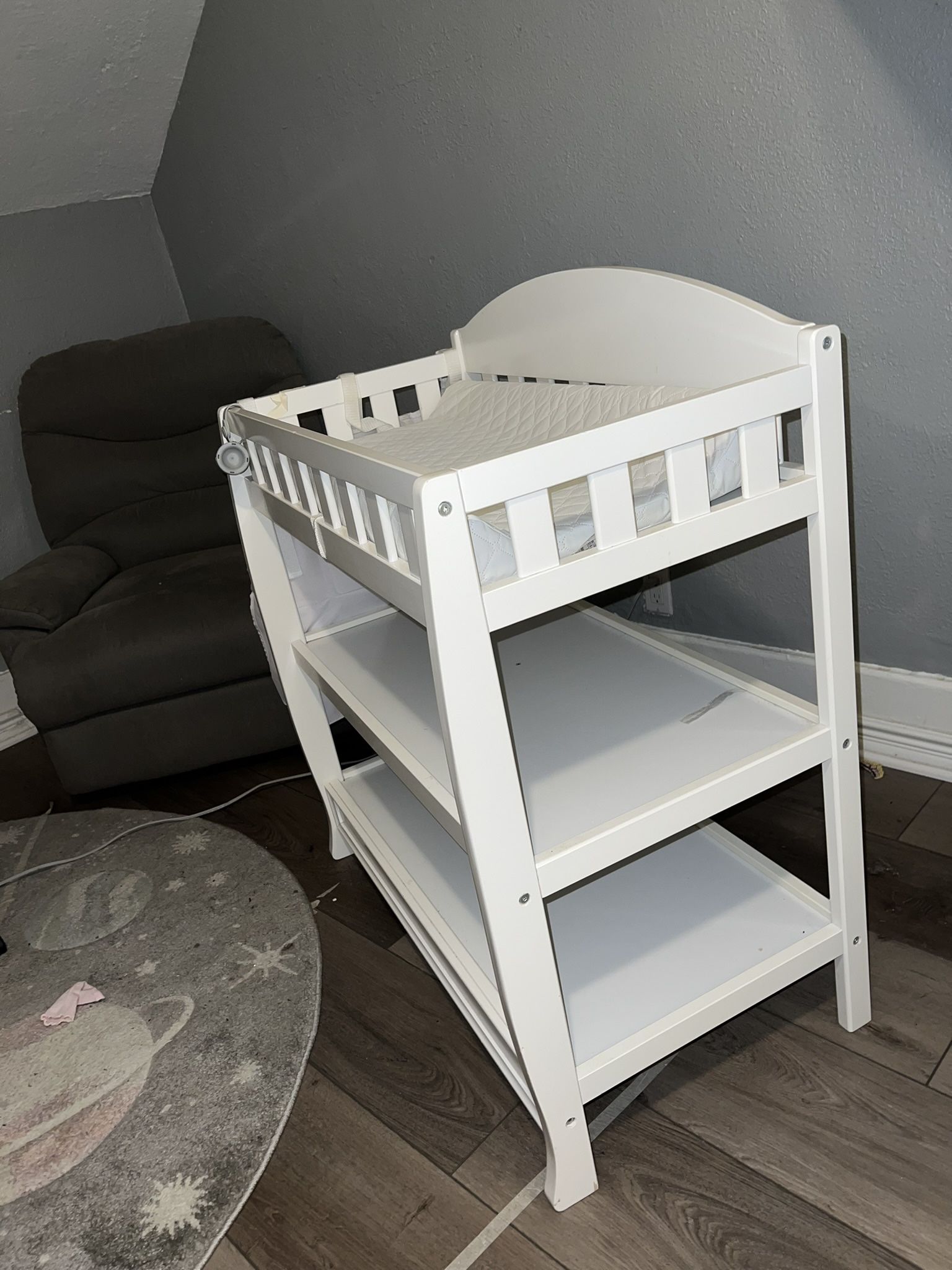 Infant Changing Table with Pad - White