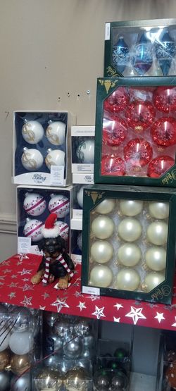 Large Assortment Of Christmas Ornament And Decor 5 /20 Much High Quality 