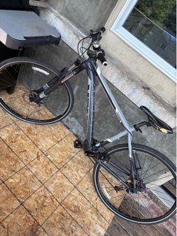 Trek Hybrid Bike – 17.5” Aluminum Frame – Disc Brakes