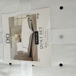 Brand New, Soft And Cozy, Gorgeous Twin Size Comforter, Great For  A  Couch Or Bottom Of The Bed, Etc.