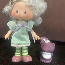 Vintage Strawberry Shortcake ANGEL CAKE w/ Soufflé Skunk Doll