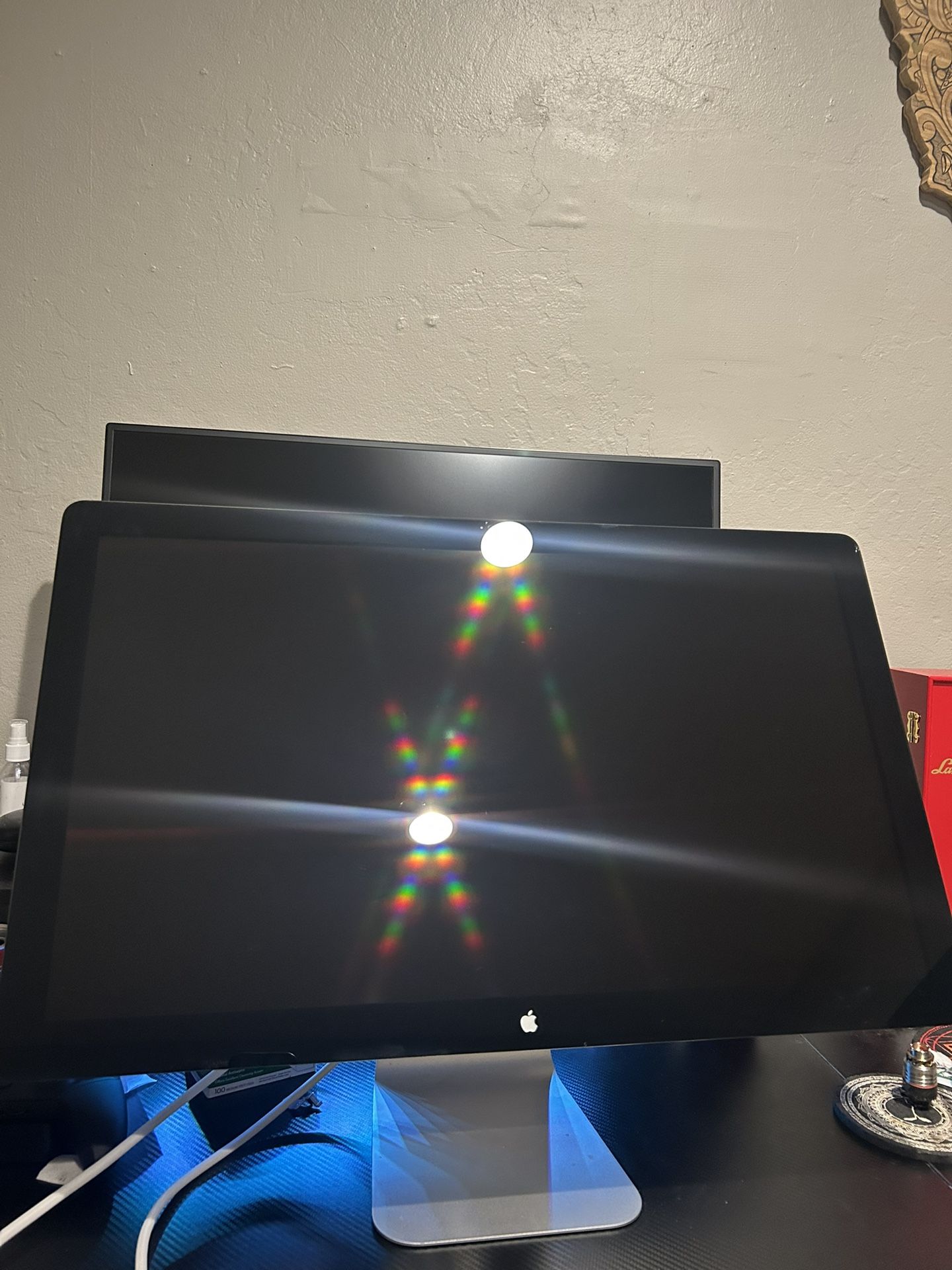 Apple Monitor 27 Inch Wide Screen With Thunder Bolt Wires