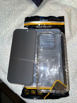 iPhone 16 pro clear case and screen protector