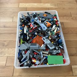 Large Bin of mixed Lego bricks only(NO mini figures)