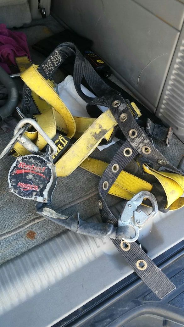 Arnes de seguridad con yoyo 55 dollares