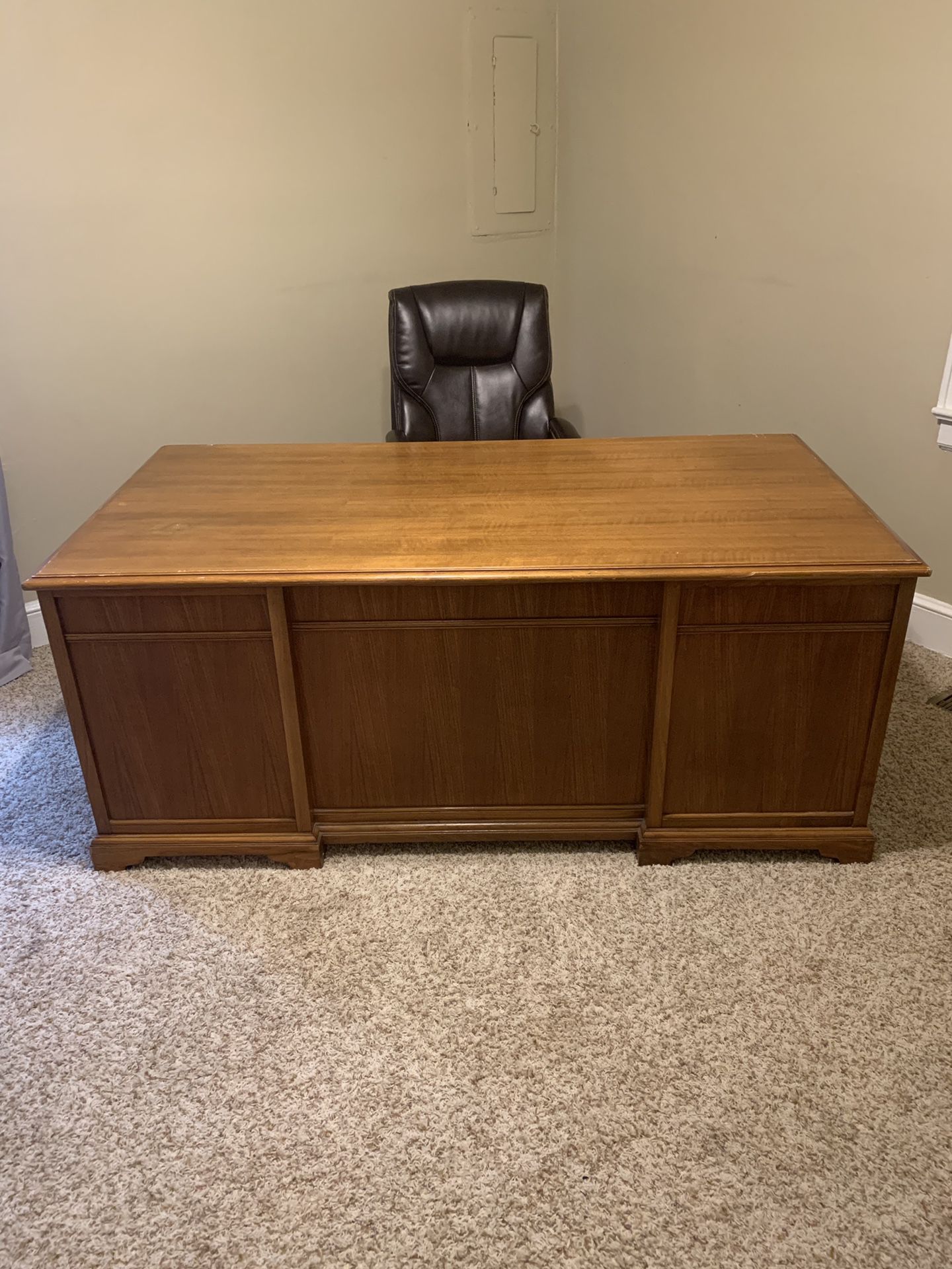 Executive Wooden Desk: NEED GONE TODAY!