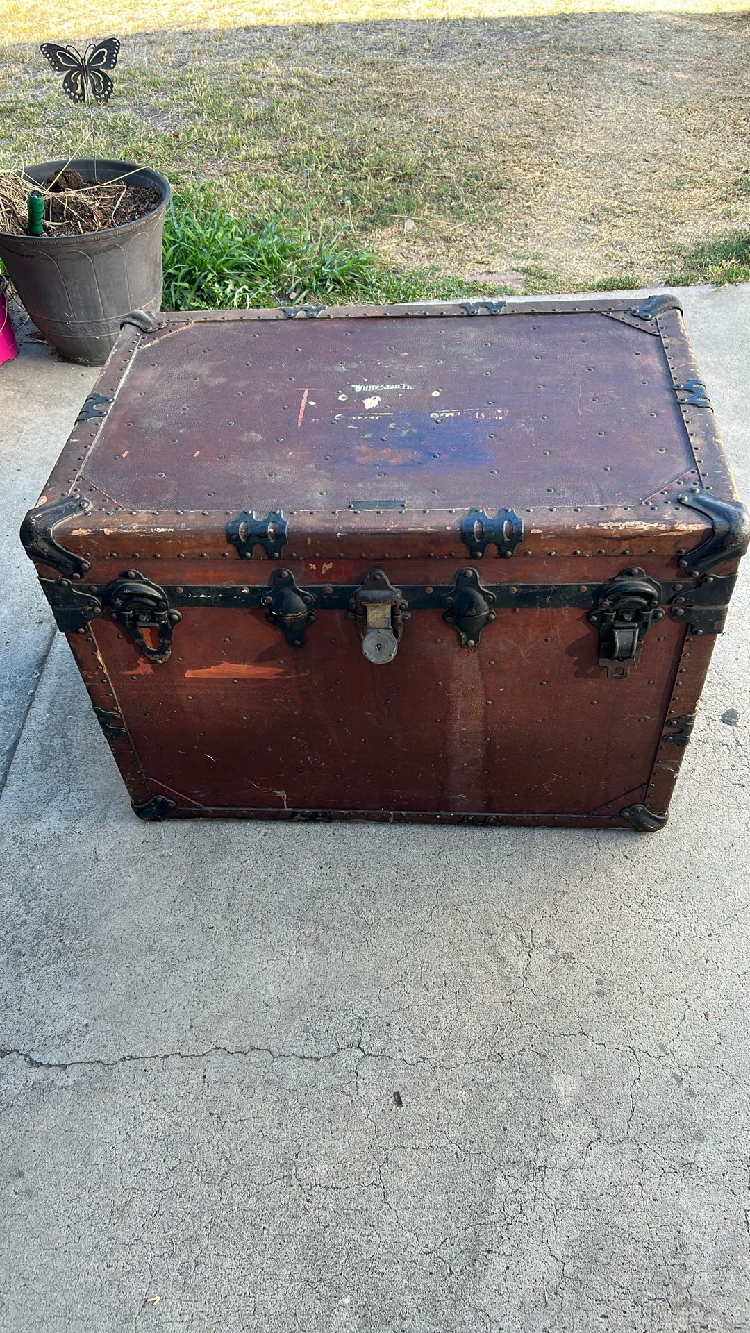 Antique Trunk Good Conditions As Is