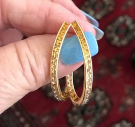 18k Hikari SOLID GOLD & sapphire Sapphire earrings.