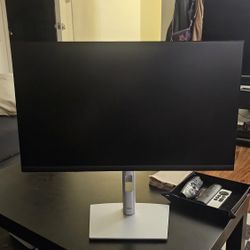 Dell 24 in USB C Hub Monitor - P2422HE