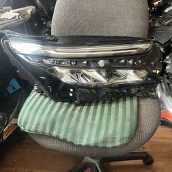 2022-24 CHEV. EQUINOX Right Headlight 