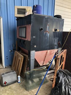Sand blasting container