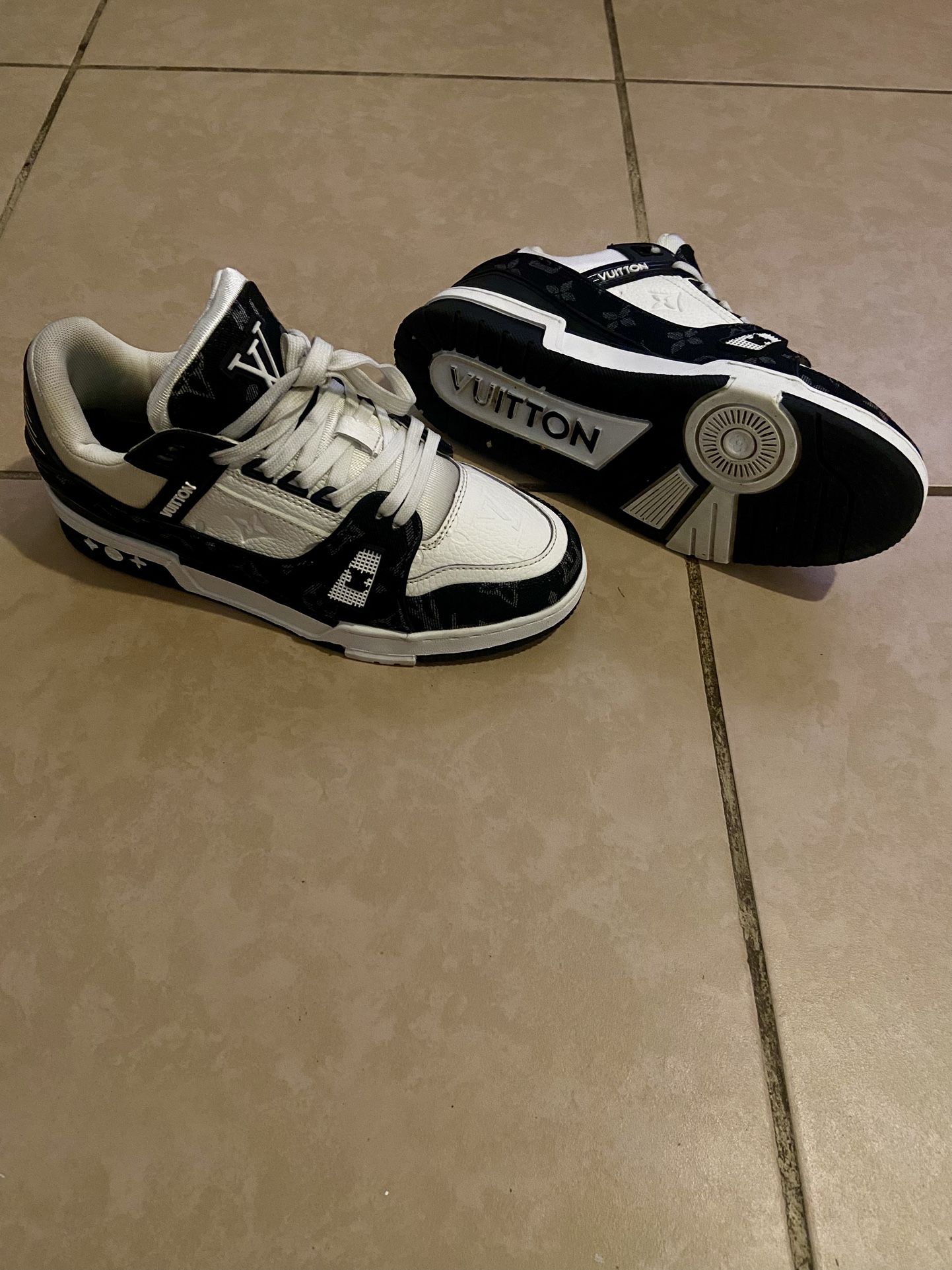 Black And White Louis Vuitton Trainers 