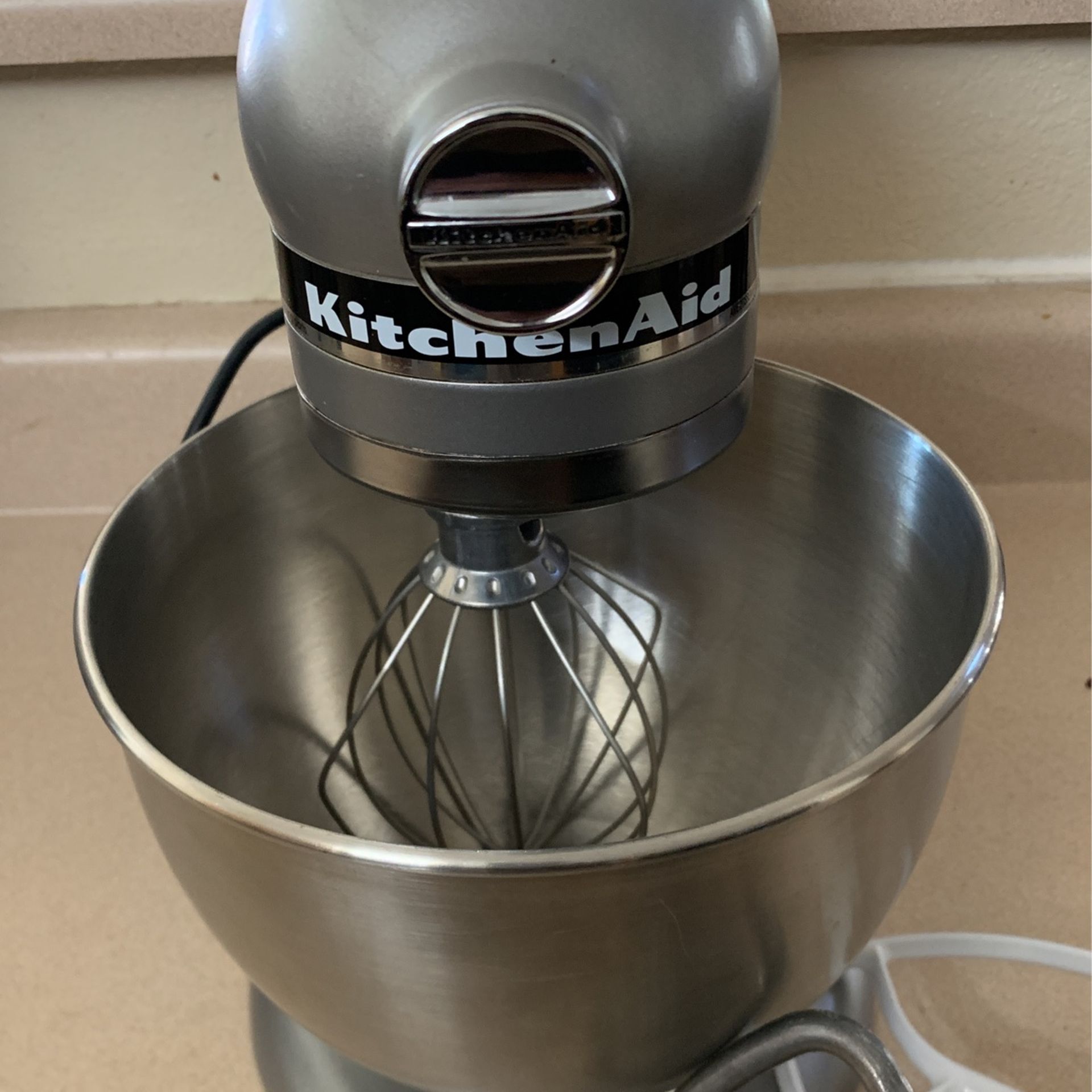 KitchenAid KSM75SL Classic Plus Series 4.5 Quart TiltHead Stand Mixer