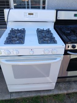 GE Profile Spectra White Gas Range