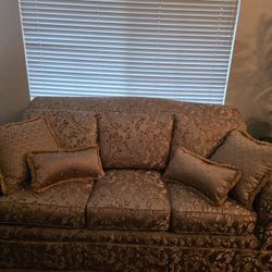 Like New Beautiful Couch And 2 Side Chairs.