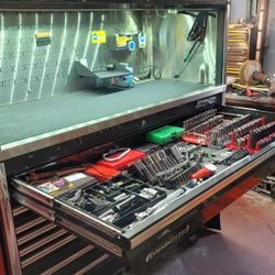SNAP ON BOX/ TOOLS 