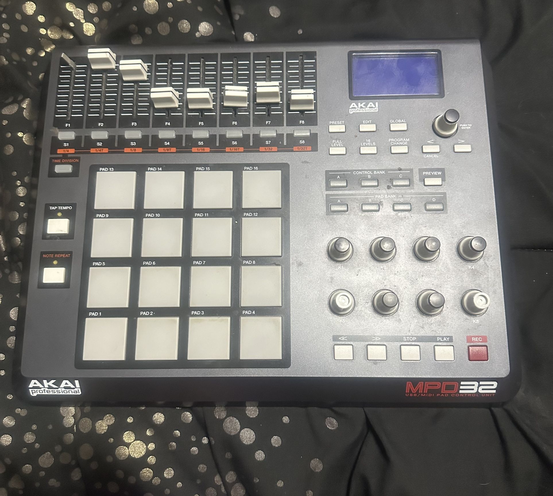 Used Akai Professional MPD32 MIDI Controller