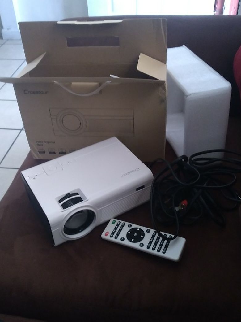 Crosstour Video Projector P600