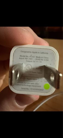 Iphone 5, everything works perfectly. Comes with original charger