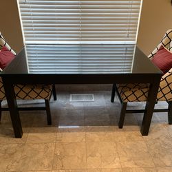 Dinner Table With Accent Chairs