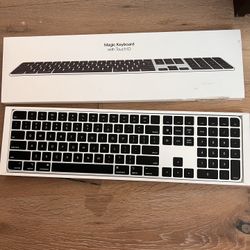 *FOR SALE* BRAND NEW APPLE MAGIC KEYBOARD, Black, Pickup Only 