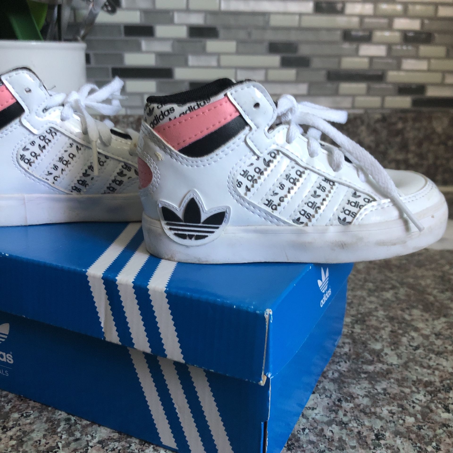 Adidas Shoes For Kids Size 6K Boys shoes