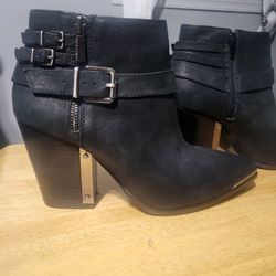  Vince Camuto