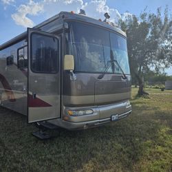2002 Yellowstone Country Club Bus 