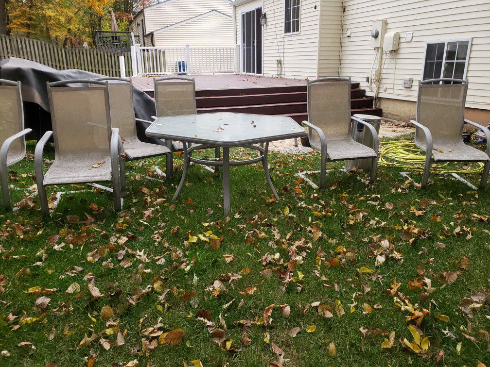 Set patio 6 chairs, table, umbrella