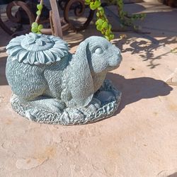 $14 Key Hider Bunny, Great Garden Decor Polyresin 