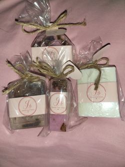 Hand made soaps / jabones artesanales