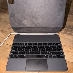 Apple Magic Keyboard iPad Pro 13”