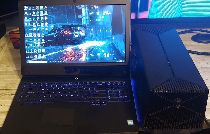Laptop Alienware R5 17, I7 GTX 1070 Intel Alienware Graphics